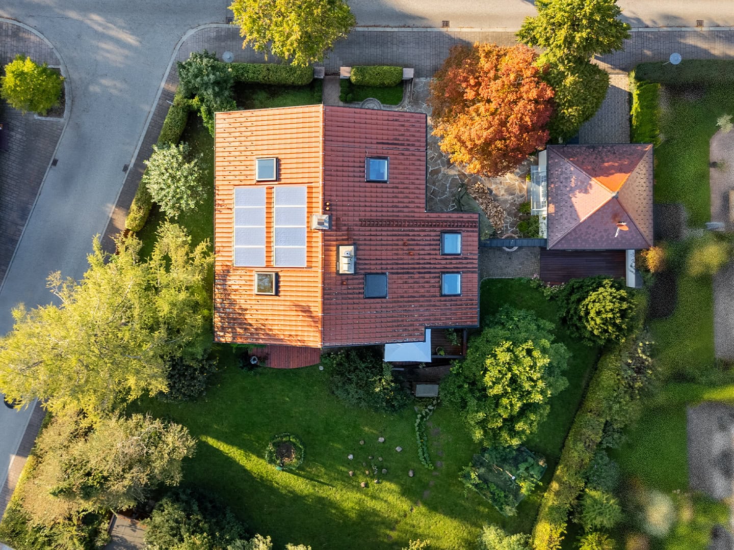Landhaus Bad Reichenhall – Vogelperspektive auf das Anwesen und ca. 1.350 m² große Grundstück.