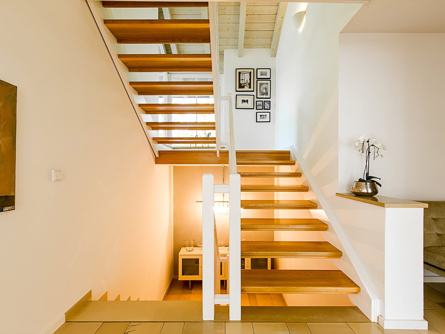 Landhausvilla Saaldorf-Surheim | Schwebende Treppe