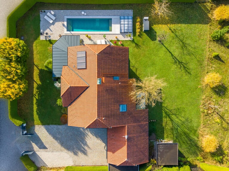 Landhausvilla Saaldorf-Surheim | Ansicht aus der Luft